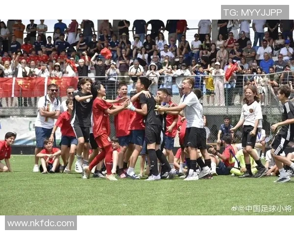 中国足球明星激烈论战视频引发热议球迷纷纷发表看法